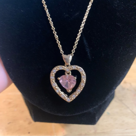 Avon Dpuble Heart Pendant Necklace goldtone pink crystal NIB 2007 - Picture 6 of 6